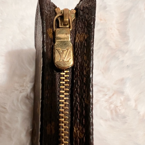 Authentic LV toiletry pouch - Picture 6 of 11